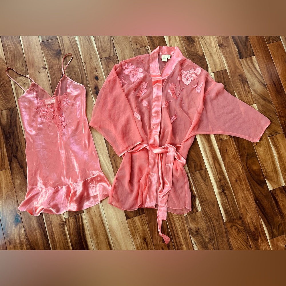 VINTAGE PEEKABOO baby doll and cover up VICTORIAS SECRET Never Worn! Size S